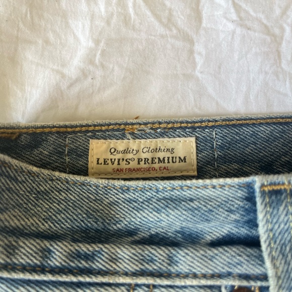 Levi 501 denim worn but still good condition. Has a slight Small stain as seen - Picture 3 of 8